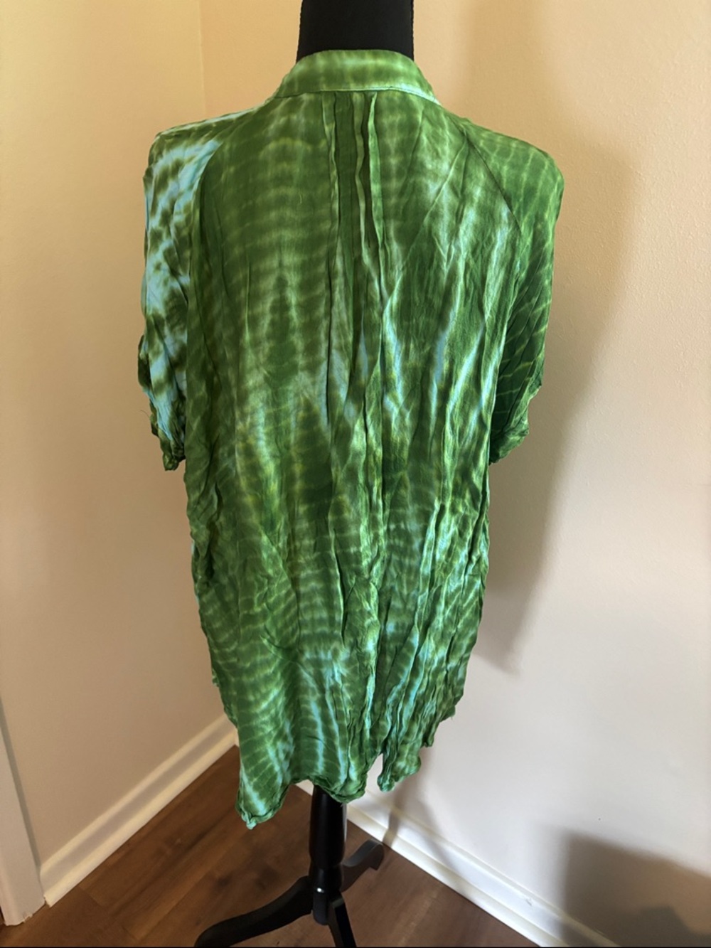 Soft Surroundings Green Tie-Dye V-Neck Tunic - Picture 3 of 4
